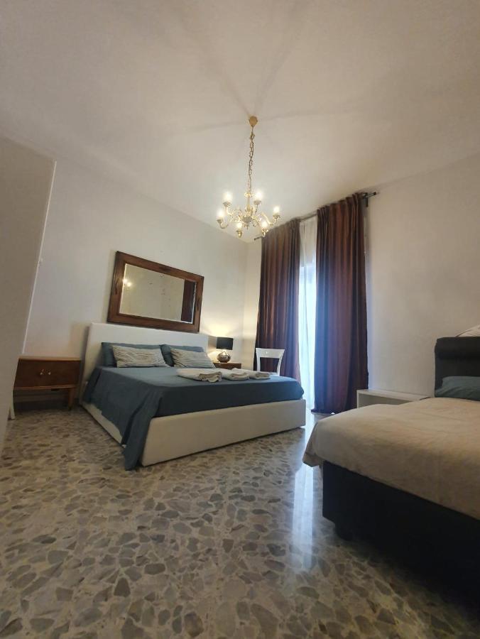 Apartment Casa Vacanze Cado Dalle Nubi 2 Ampie Stanze In 4-6 Posti Letto 1 Bagno Privato E Balconi Ideale Per Famiglie E Gruppo Di Amici