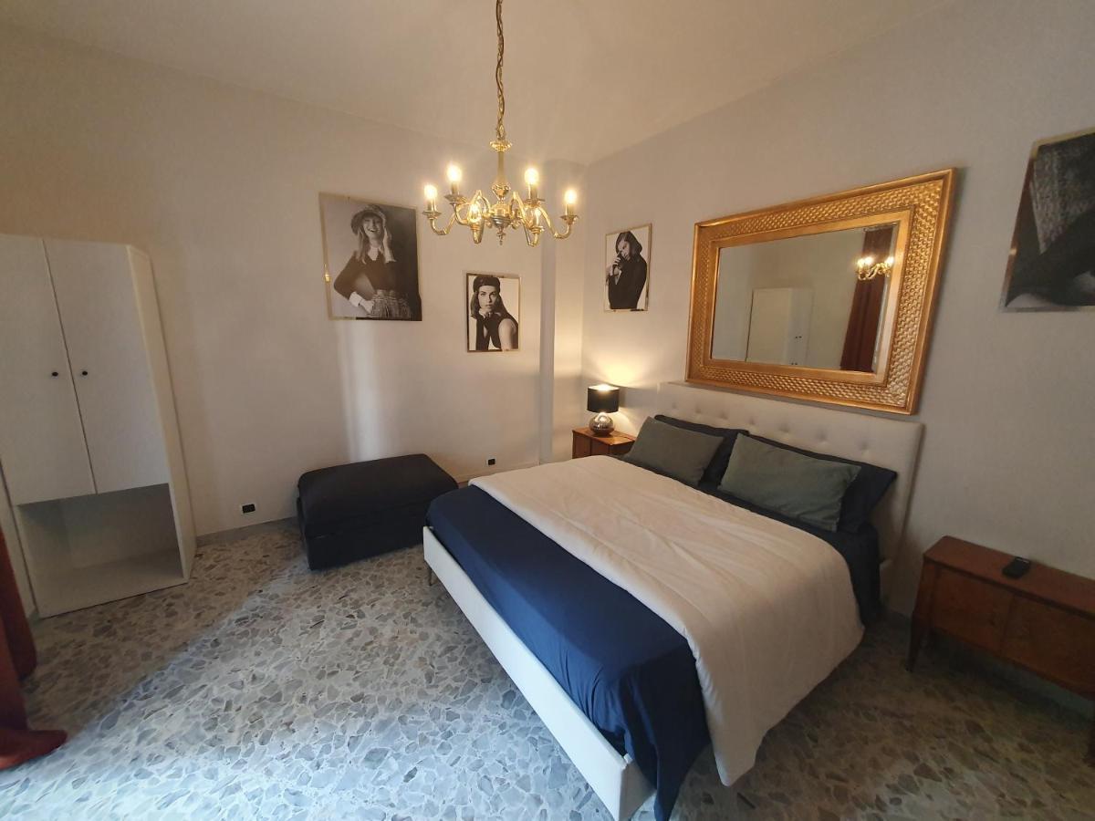 Apartment Casa Vacanze Cado Dalle Nubi 2 Ampie Stanze In 4-6 Posti Letto 1 Bagno Privato E Balconi Ideale Per Famiglie E Gruppo Di Amici *