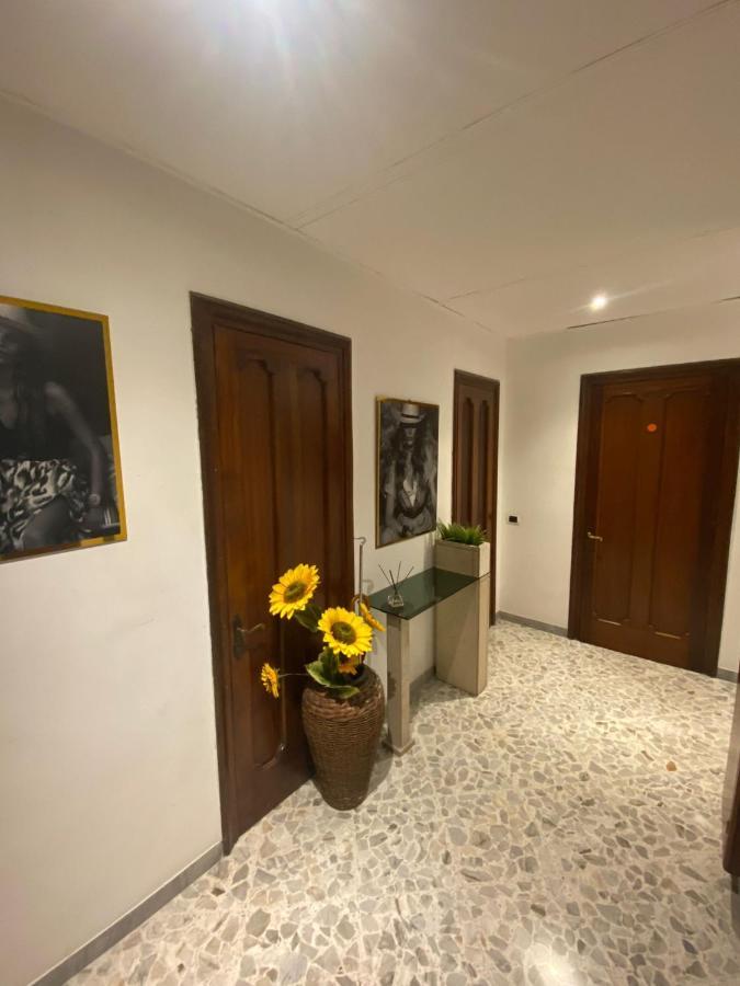 Casa Vacanze Cado Dalle Nubi 2 Ampie Stanze In 4-6 Posti Letto 1 Bagno Privato E Balconi Ideale Per Famiglie E Gruppo Di Amici Apartment Bari