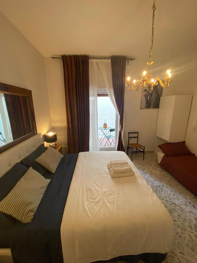 Apartment Casa Vacanze Cado Dalle Nubi 2 Ampie Stanze In 4-6 Posti Letto 1 Bagno Privato E Balconi Ideale Per Famiglie E Gruppo Di Amici *