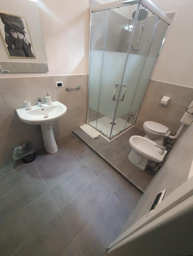 Casa Vacanze Cado Dalle Nubi 2 Ampie Stanze In 4-6 Posti Letto 1 Bagno Privato E Balconi Ideale Per Famiglie E Gruppo Di Amici Apartment *