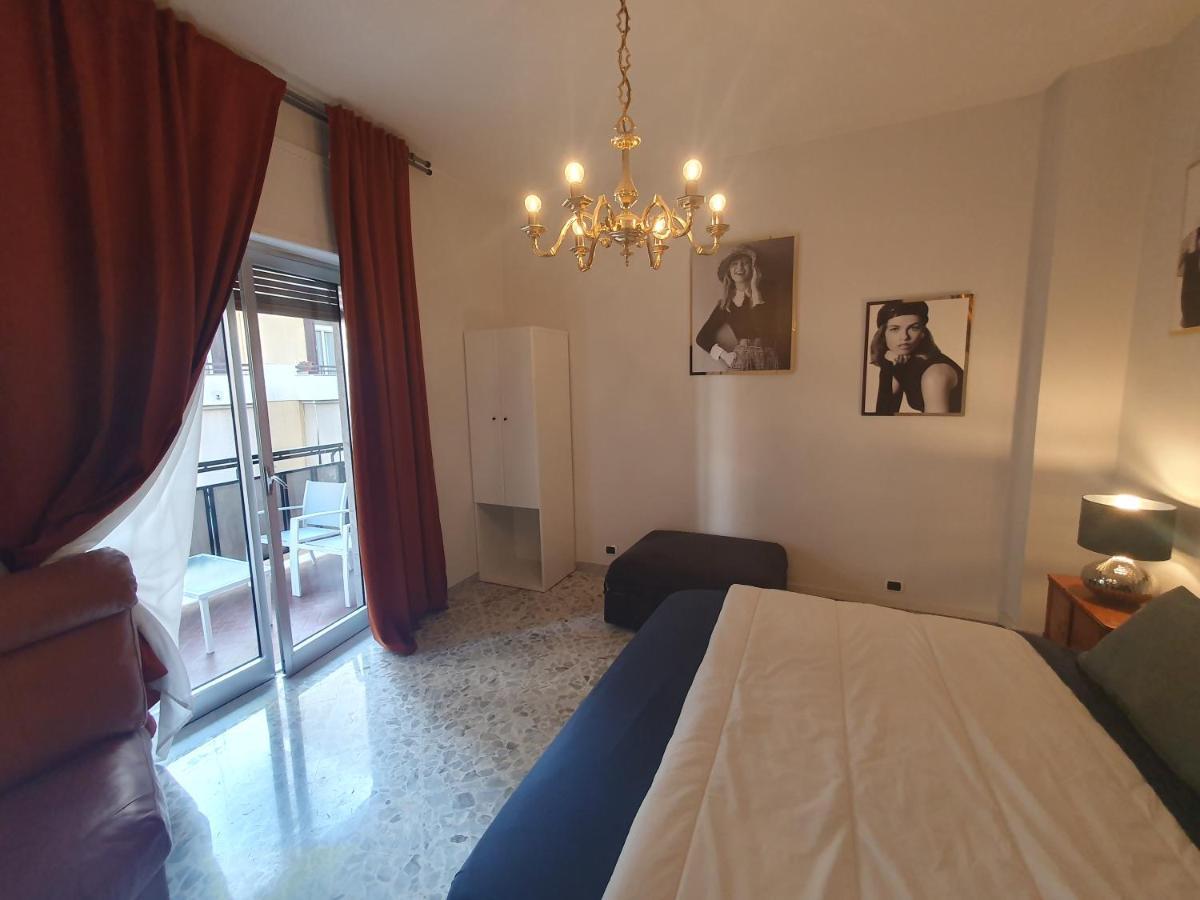 Casa Vacanze Cado Dalle Nubi 2 Ampie Stanze In 4-6 Posti Letto 1 Bagno Privato E Balconi Ideale Per Famiglie E Gruppo Di Amici Apartment
