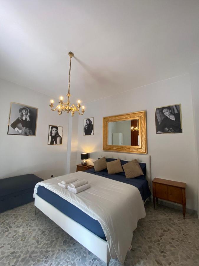 Apartment Casa Vacanze Cado Dalle Nubi 2 Ampie Stanze In 4-6 Posti Letto 1 Bagno Privato E Balconi Ideale Per Famiglie E Gruppo Di Amici *