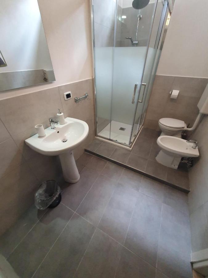 Apartment Casa Vacanze Cado Dalle Nubi 2 Ampie Stanze In 4-6 Posti Letto 1 Bagno Privato E Balconi Ideale Per Famiglie E Gruppo Di Amici Bari